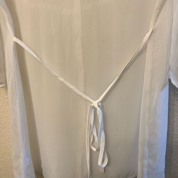 Broma & Em Sheer Short Sleeve White Blouse Size Medium - Picture 4 of 5